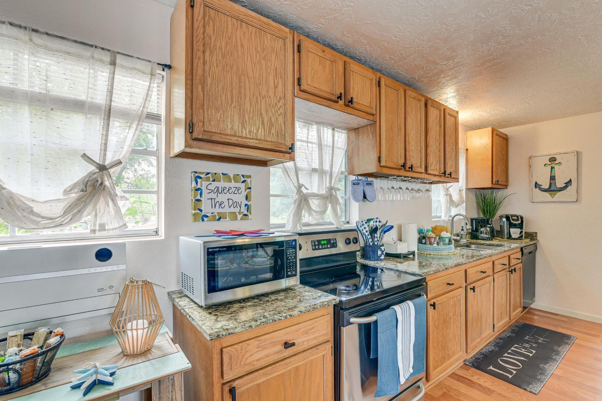 With Hot Tub - 3 Mi To Boardwalk! Apartment *