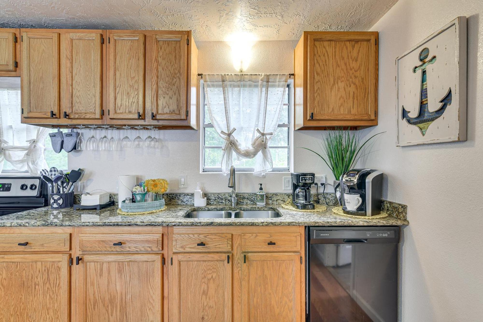 Apartment With Hot Tub - 3 Mi To Boardwalk! *