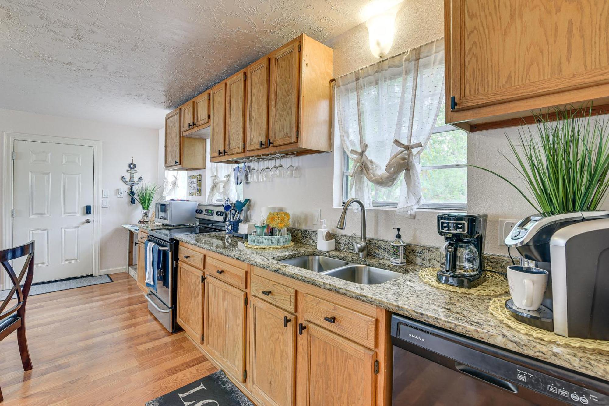 With Hot Tub - 3 Mi To Boardwalk! Apartment